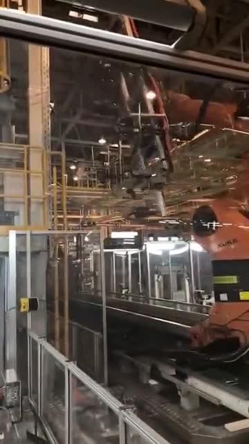 五百萬投資，一個工人運轉 自動化設備如何重塑現代工廠